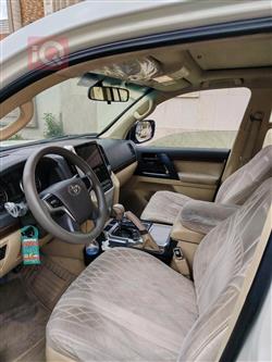 تۆیۆتا لاند کروزەر